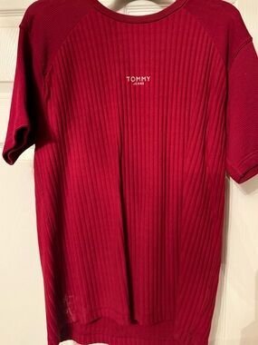Tommy Hilfiger Men's Ribbed Short Sleeve Tee in Deep Red
